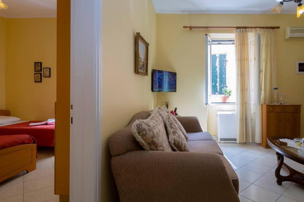 Ria'S Apartment In Corfu Town Kültér fotó